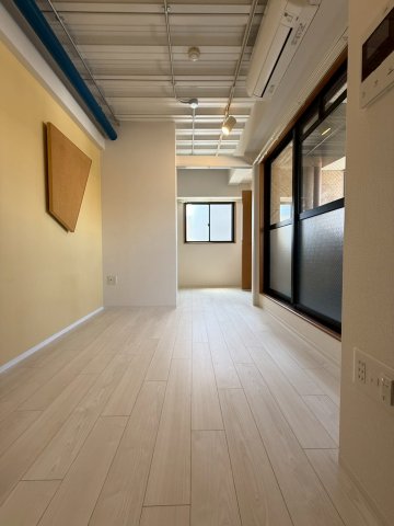 SERENiTE-04の居間写真