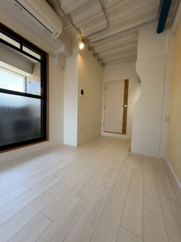 SERENiTE-04の居間写真