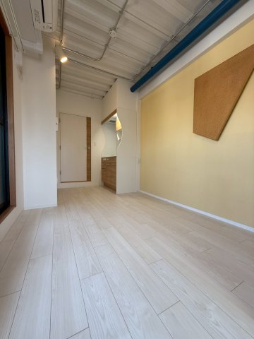 SERENiTE-04の居間写真
