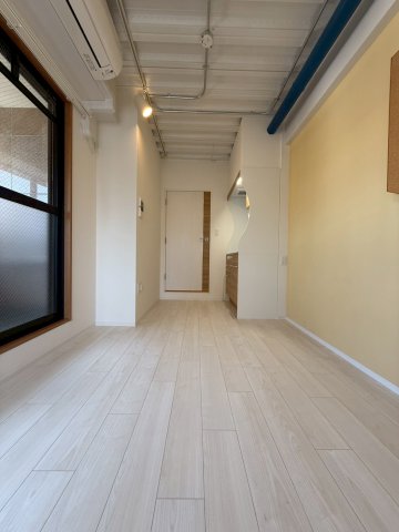 SERENiTE-04の居間写真