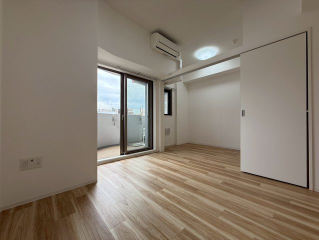 セレニテ難波プリエの居間写真