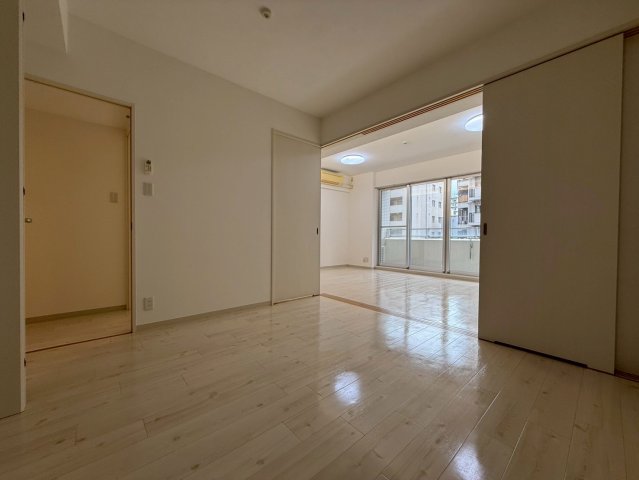 CITY SPIRE幸町の居間写真