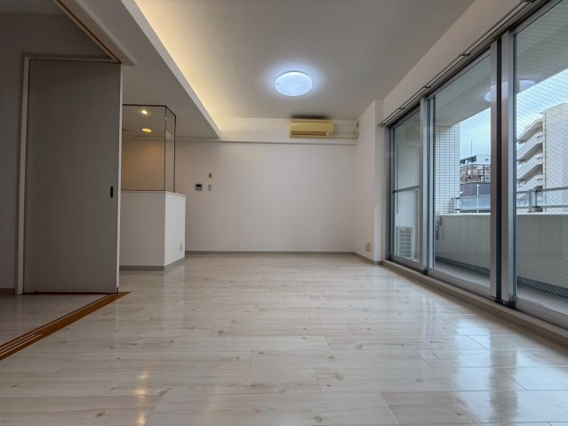 CITY SPIRE幸町の居間写真