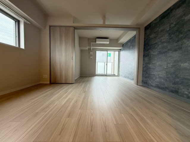 ミラージュパレス本町Departの居間写真
