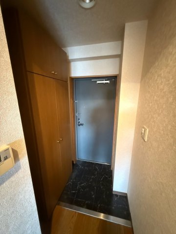 シャトー弁天参番館の玄関写真