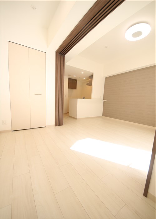 エステムコート堺筋本町の居間写真