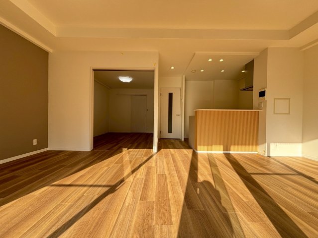フロンティアタワー難波EASTの居間写真