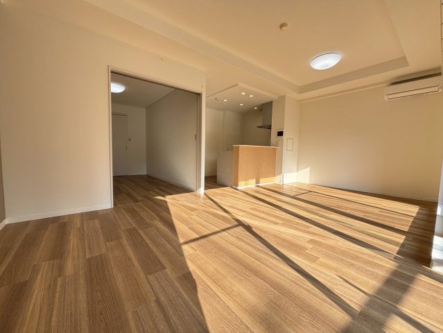 フロンティアタワー難波EASTの居間写真