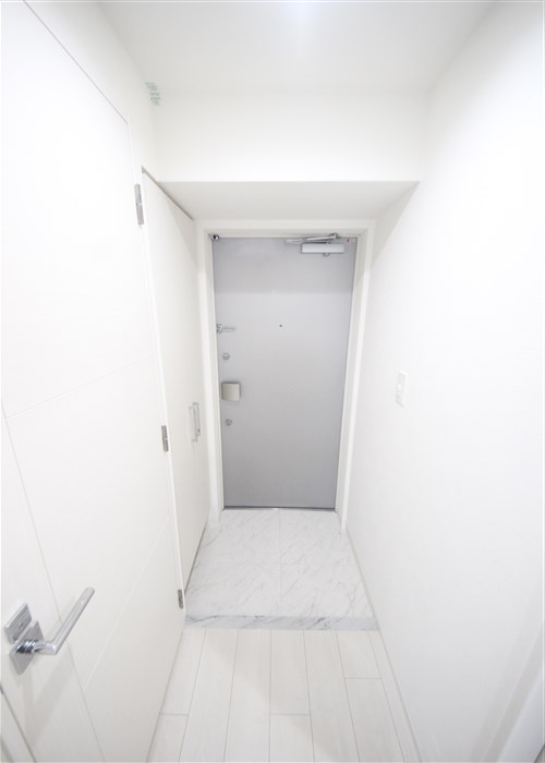 プライマル南森町の玄関写真