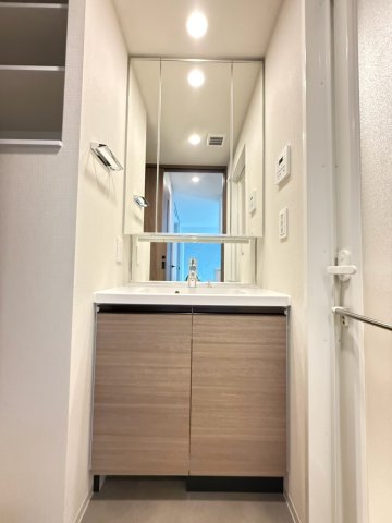 コンフォリア・リヴ本町WEST Qの玄関写真
