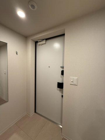 コンフォリア・リヴ本町WEST Qの玄関写真