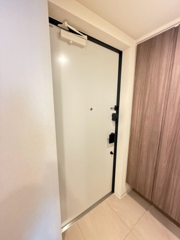 コンフォリア・リヴ本町WEST Qの玄関写真