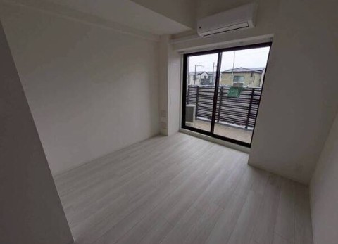 IW RESIDENCE大阪CREST TAPPの居間写真