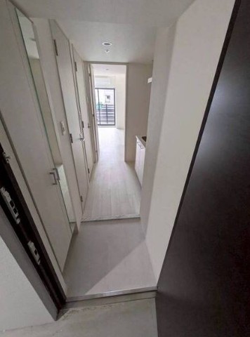 IW RESIDENCE大阪CREST TAPPの玄関写真