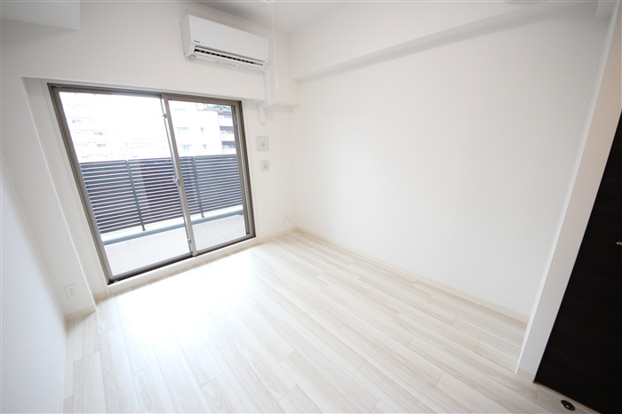 エステムコート新大阪XIIIニスタの居間写真