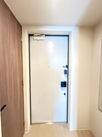 コンフォリア・リヴ本町WEST Qの玄関写真