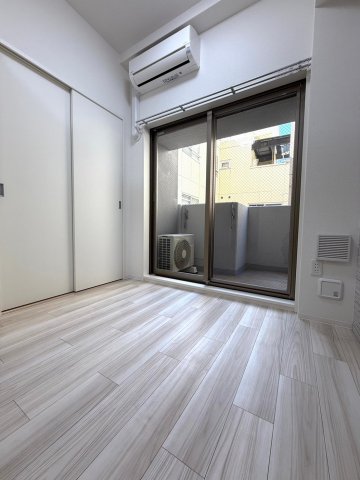 セレニテ難波プリエの居間写真