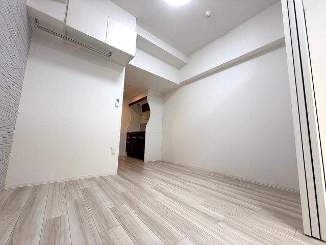 セレニテ難波プリエの居間写真