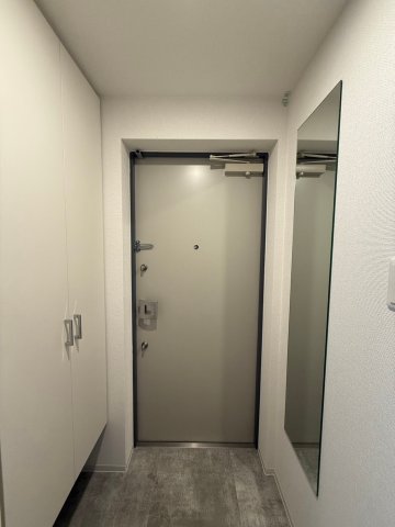 セレニテ難波プリエの玄関写真