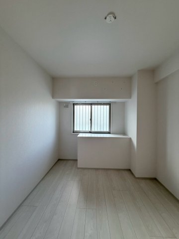 ラフィネール大阪十三の居間写真