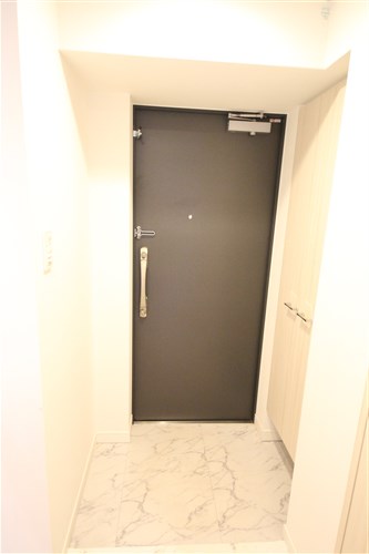 ルーエ本町の玄関写真