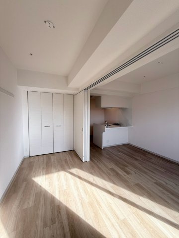 プレサンスOSAKA DOMECITY ワンダーの居間写真