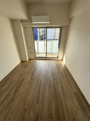 エスリード新大阪ラヴァーグの居間写真
