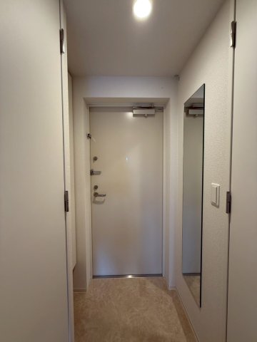 セレニテ新大阪エクラの玄関写真