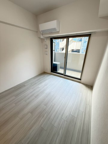エスリード大阪セレスティアの居間写真