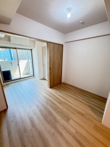 エスリード大阪セレスティアの居間写真