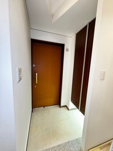 コンソラーレ同心の玄関写真