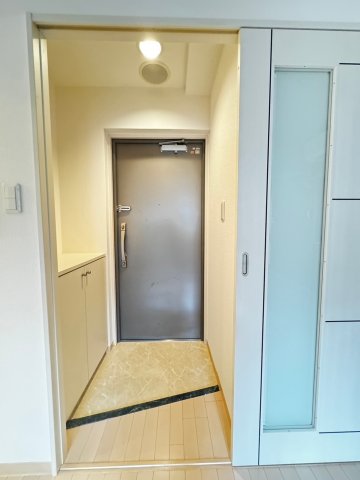 リードエイジ北浜の玄関写真