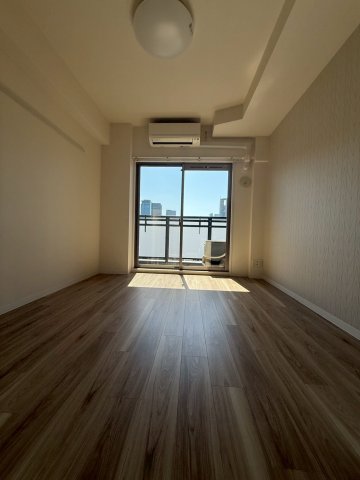 プレサンス梅田東グラッドの居間写真