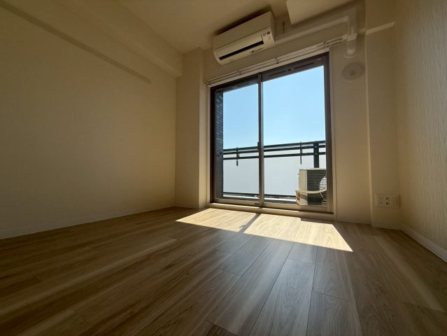 プレサンス梅田東グラッドの居間写真