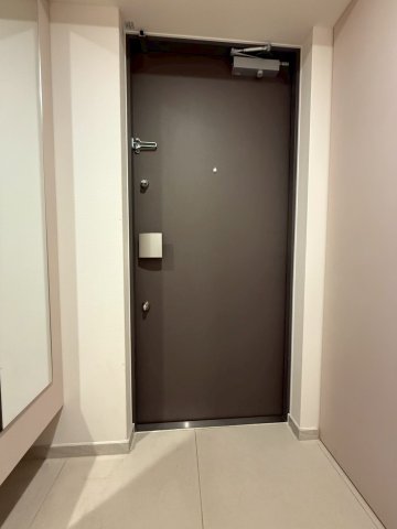 Dimus北浜の玄関写真