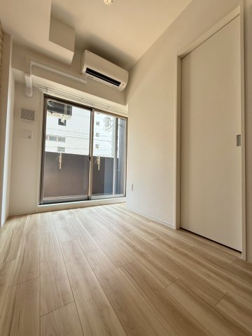 セレニテ難波グランデシュッドの居間写真