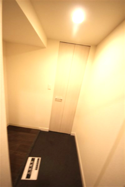 プレサンス堺筋本町駅前の玄関写真