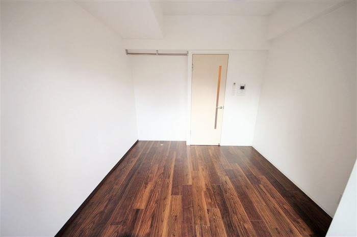 プレミアムコート谷町4丁目の居間写真