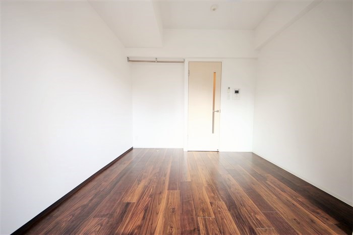 プレミアムコート谷町4丁目の居間写真