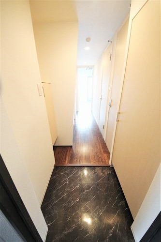 プレミアムコート谷町4丁目の玄関写真