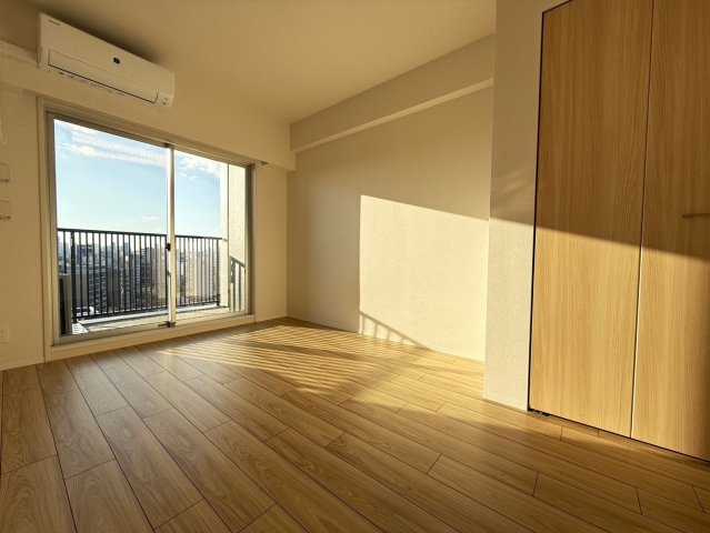 スワンズシティ大阪エスクレアの居間写真
