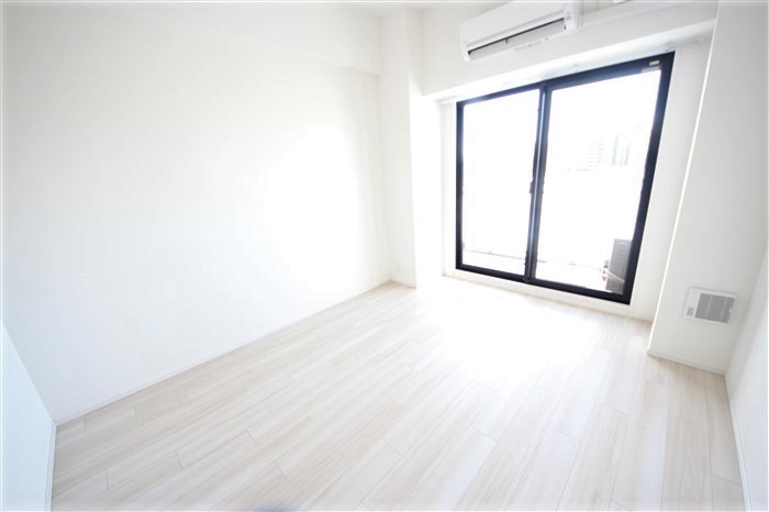S-RESIDENCE大阪九条Northの居間写真