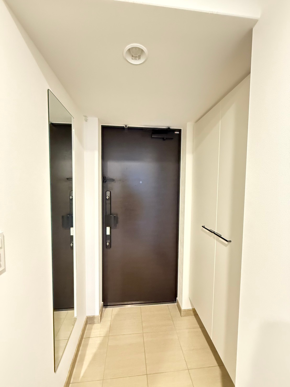 レジュールアッシュ谷町四丁目グランクラスの玄関写真