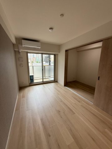 ArtizA瓦屋町IIの居間写真