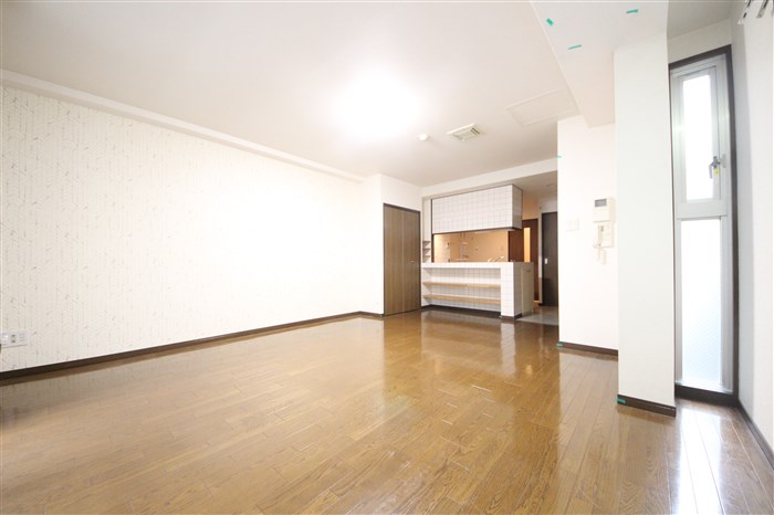 ホープ松屋町住吉の居間写真