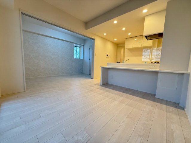 スプランディッド大阪EASTの居間写真