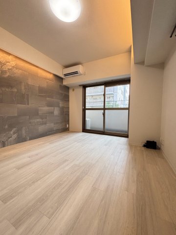 ブランドールM・西長堀の居間写真
