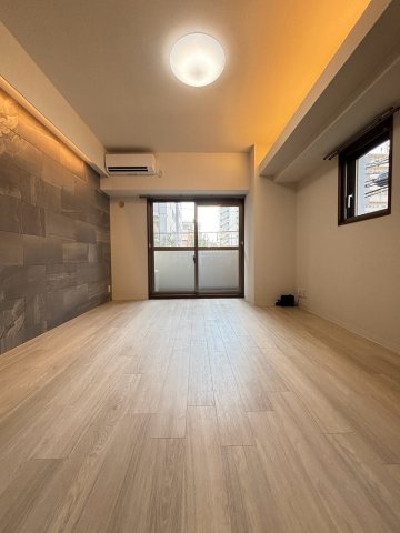 ブランドールM・西長堀の居間写真