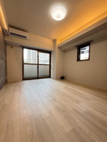 ブランドールM・西長堀の居間写真