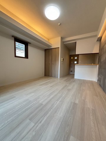 ブランドールM・西長堀の居間写真